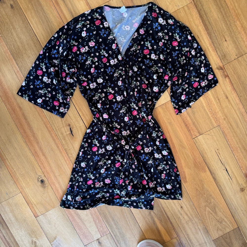 Flora by Flora Nikrooz‎ Floral Black Kimono robe size M Medium mid thigh length